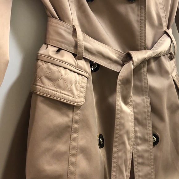 Trench coat, size S color tan. - Picture 3 of 8